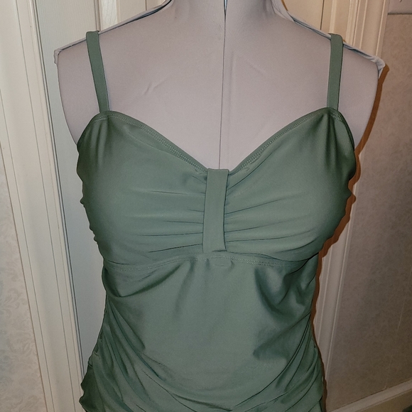 Hilor Tankini Retro Ruched Swimsuit Top with Ruffled Peplum Hem New Without Tag - Picture 2 of 12